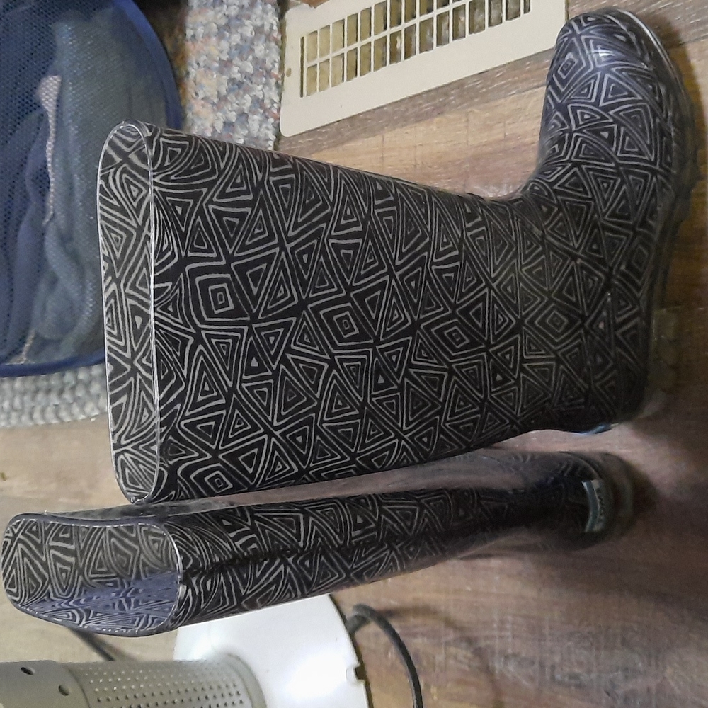 Toms Black Geometric-Print Rain Boots